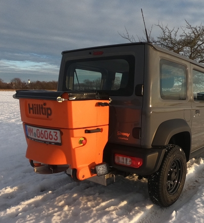 HILLTIP tailgatespraeder IceStriker 120 with 130 Liter Volume in orange with SUZUKI JIMNY GJ